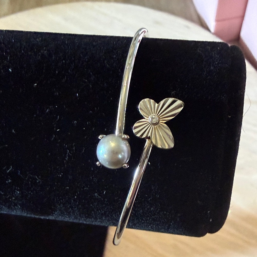 Elegant Silver Pearl and Butterfly Cuff Bracelet